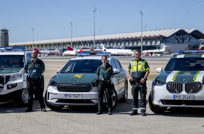Agentes da Guarda Civil durante a visita ao dispositivo de segurança para a chegada do Papa, no Aeroporto Adolfo Suárez Madrid-Barajas, em 4 de junho de 2026, em Madri (Espanha). O aeroporto é um dos pontos mais sensíveis da operação q