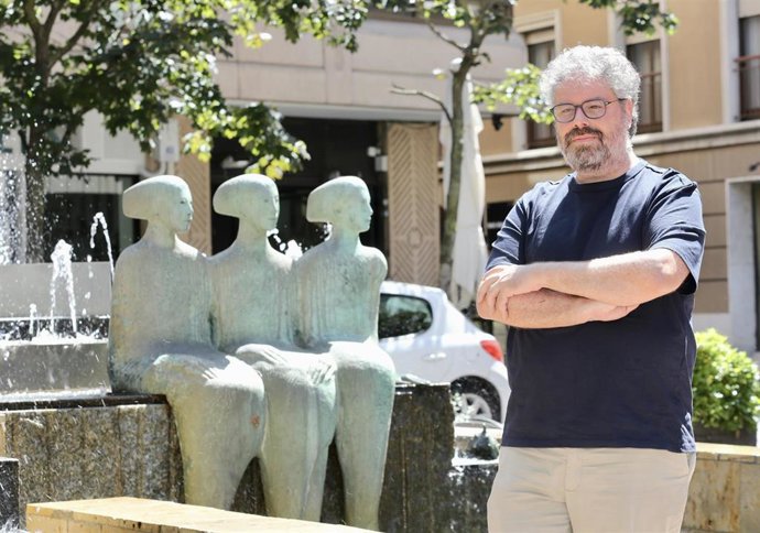 El escritor Sergio Del Molino, en la plaza Martí y Monsó de Valladolid.