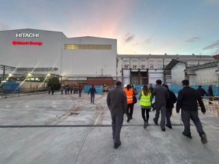 Trabajadores de Hitachi Energy entrando en la factoria de Córdoba.