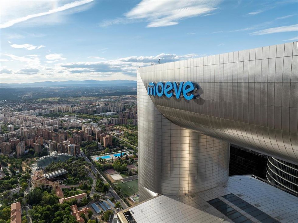 Archivo - Sede de Moeve con logo en lo alto
