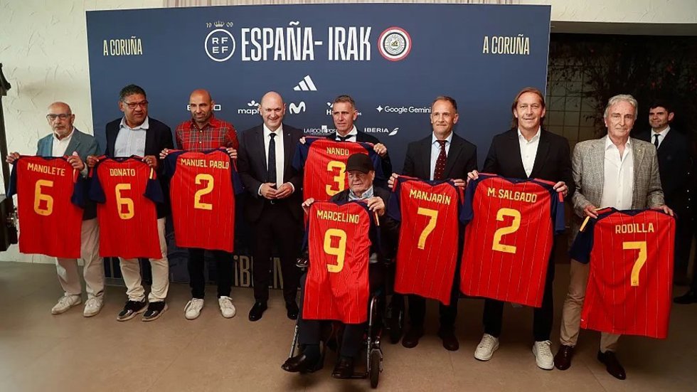 Louzán homenajea a leyendas de la selección en A Coruña y llama a disfrutar del Mundial