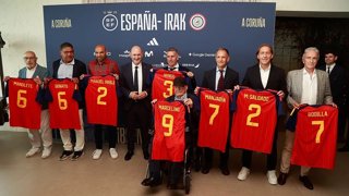 Louzán homenajea a leyendas de la selección en A Coruña y llama a disfrutar del Mundial