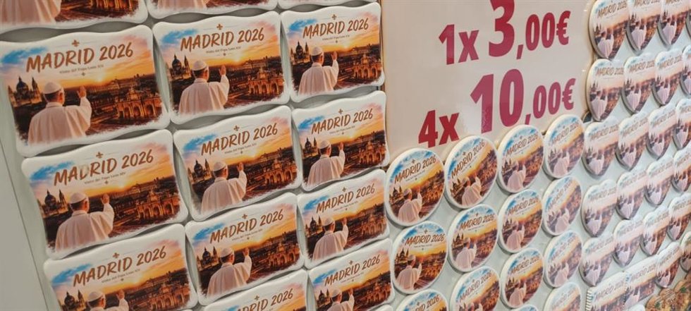 Un Madrid en blanco y amarillo espera a León XIV