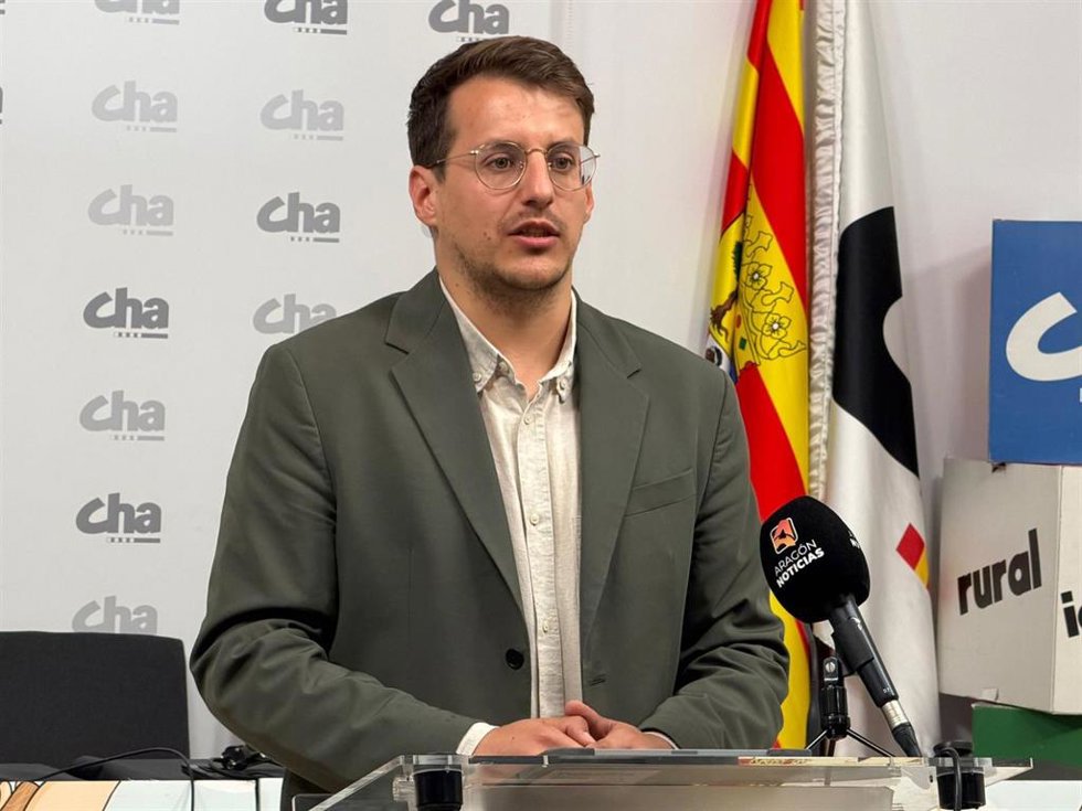 Archivo - El portavoz de CHA en las Cortes de Aragón, Jorge Pueyo.