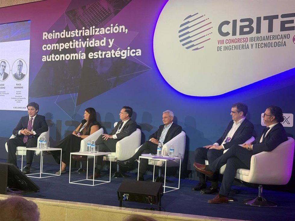 El director de Desarrollo de Negocio y Estudios de Aqualia, Juan Luis Castillo Castilla, participando en la mesa redonda 'Gestión del Talento' de CIBITEC26.