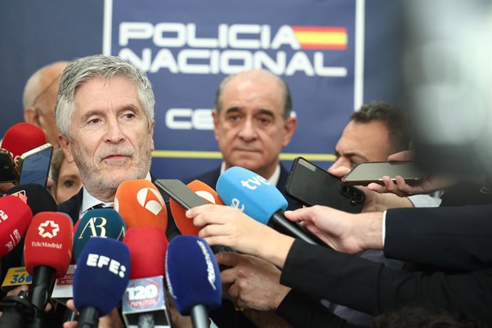 O ministro do Interior, Fernando Grande-Marlaska, durante a entrada em funcionamento do Centro de Comando (CENAM) do dispositivo de segurança para a visita do Papa, em 5 de junho de 2026, em Madri (Espanha). O plano especial de segurança elaborado por