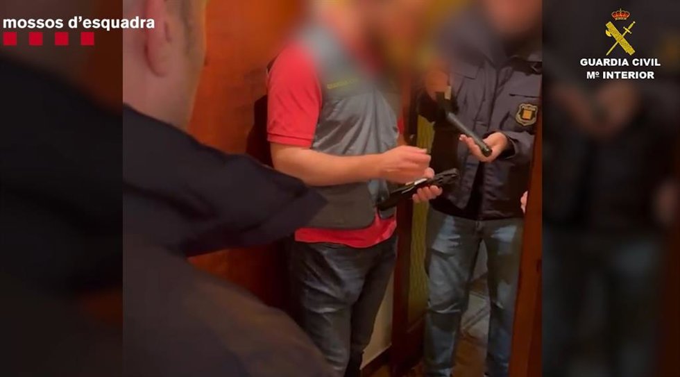 Detenido En Palma Por Vender Armas Prohibidas Que Enviaba A Clientes De Toda España A Través De Paquetería