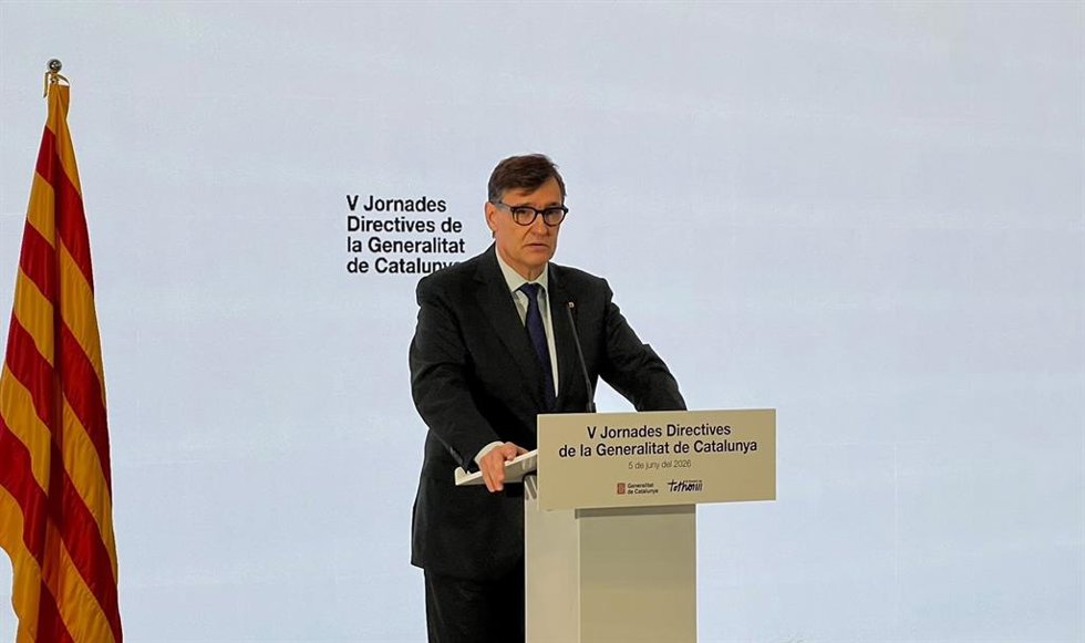 El presidente de la Generalitat, Salvador Illa, en la apertura de las V Jornadas Directivas de la Generalitat en el Espai Bital de l'Hospitalet de Llobregat (Barcelona).