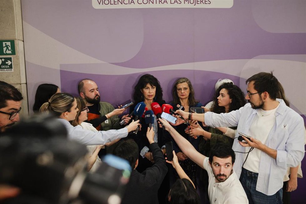 Archivo - La ministra de Igualdad, Ana Redondo, preside el Comité de Crisis del Ministerio de Igualdad acompañada por la delegada del Gobierno contra la Violencia de Género, Carmen Martínez Perza, a 17 de marzo de 2026, en Madrid (España). 