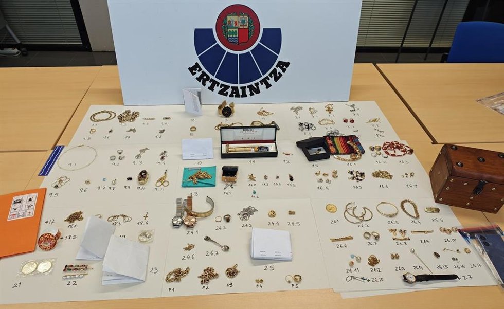 Detenida una mujer en Azpeitia por robar joyas en residencias y domicilios de personas mayores para su venta