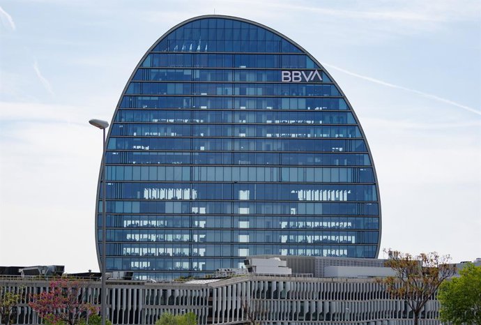 Archivo - Fachada del banco del BBVA.