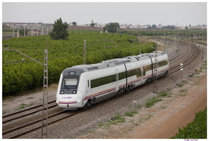 Archivo - Tren de Media Distancia de Renfe.