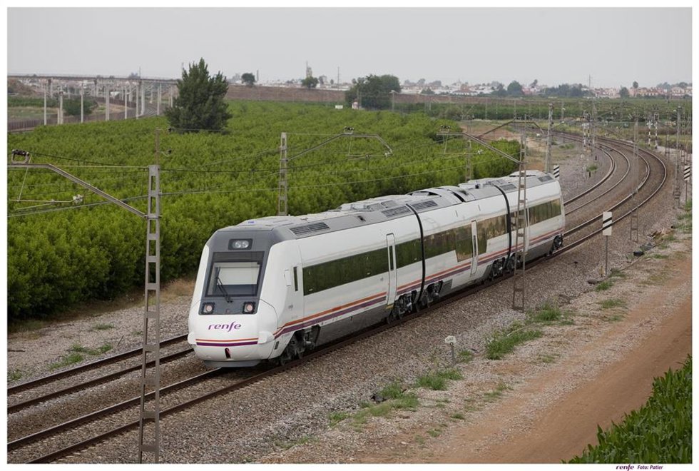 Archivo - Tren de Media Distancia de Renfe.