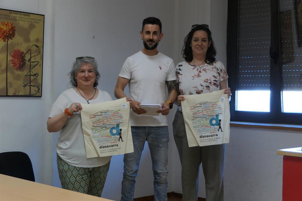 Encuentro entre el sindicato CCOO y la asociación DISNAVARRA