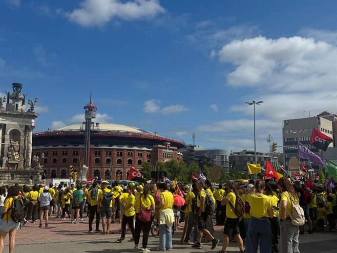 Docents a la plaça Espanya de Barcelona