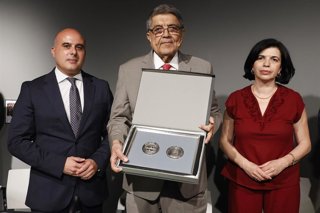 El escritor, exvicepresidente de Nicaragua y Premio Cervantes Sergio Ramírez (centro).