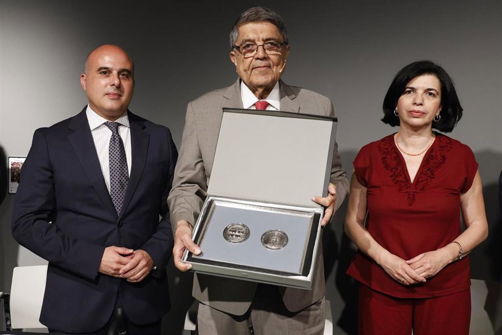 El escritor, exvicepresidente de Nicaragua y Premio Cervantes Sergio Ramírez (centro).