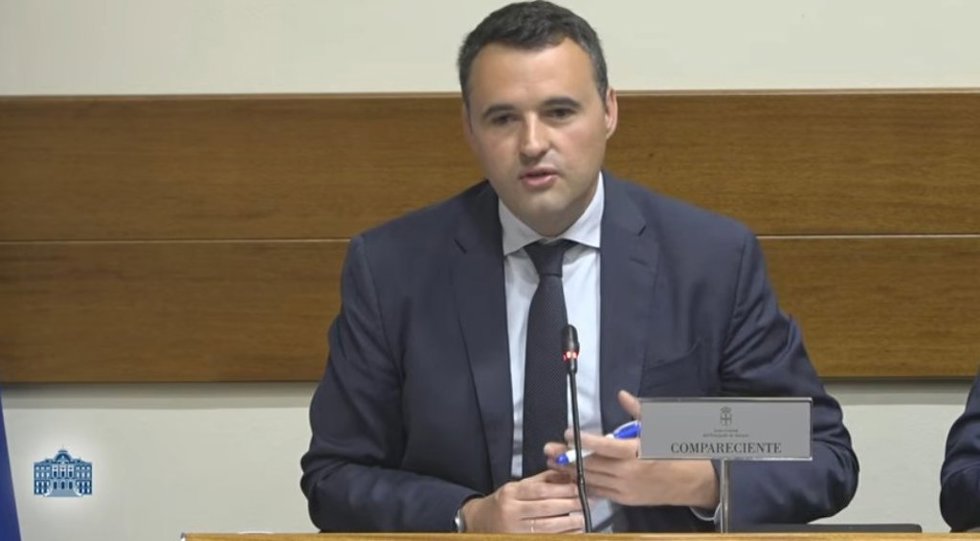 El consejero de Hacienda, Guillermo Peláez, durante su comparecencia este viernes en la Junta General.