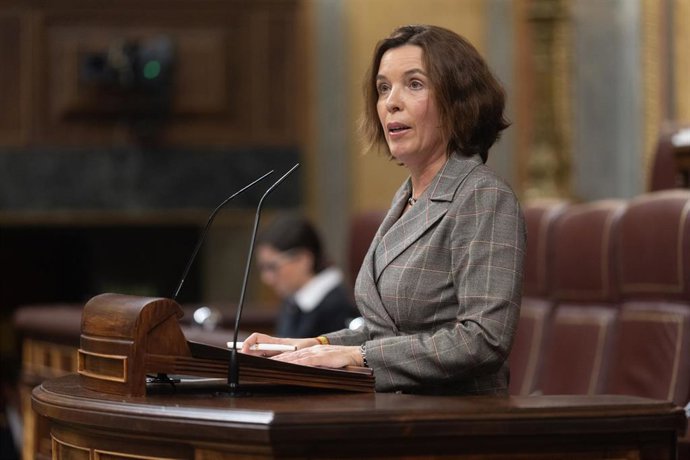 Archivo - La diputada del PP en el parlamento balear Cristina Gil Membrado interviene durante una sesión plenaria, en el Congreso de los Diputados, a 10 de febrero de 2026, en Madrid (España). El pleno debate sobre la cuestión ferroviaria a petición del g