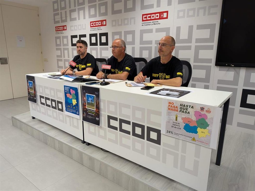 Rueda de prensa de Manuel Amores, secretario de la sección sindical de CCOO y el presidente del Comité Intercentros de la empresa pública Geacam; Iñaki Blanco, delegado de CCOO en la provincia de Guadalajara y Javier Rubio, delegado de CCOO en Toledo.