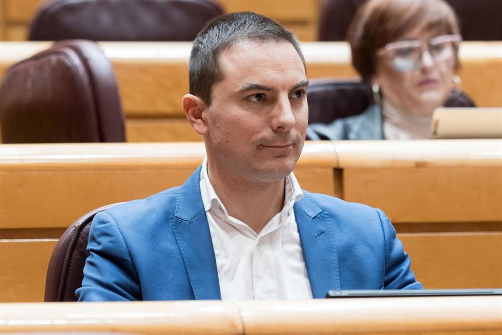 Archivo - El senador del PSOE, Juan Lobato.