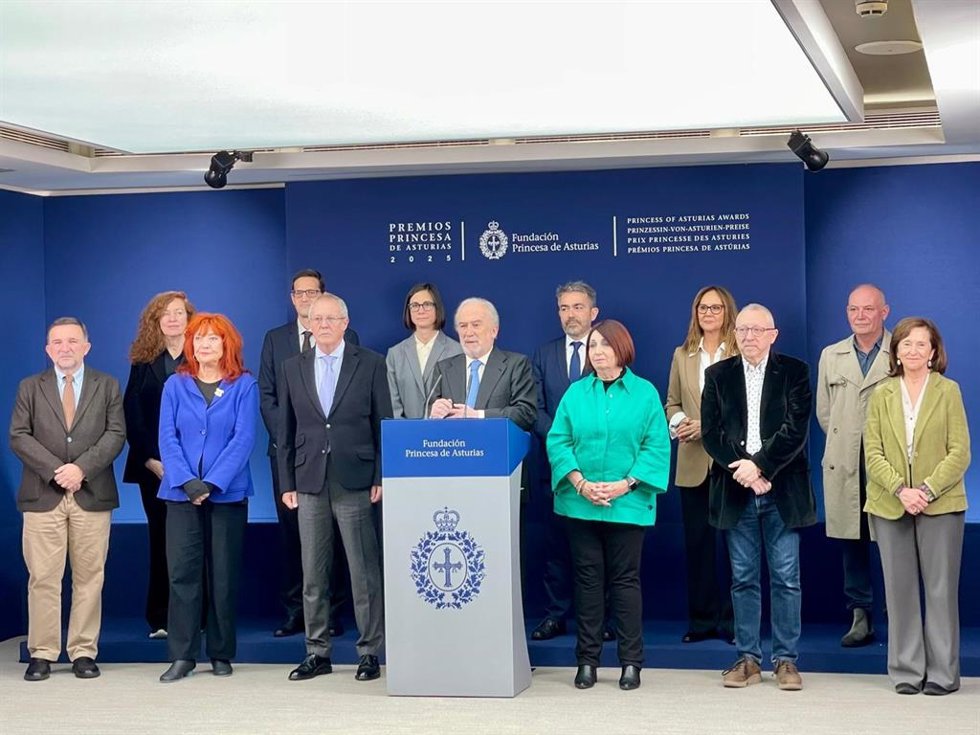 Archivo - El jurado de los Premios Princesa de las Letras 2025.