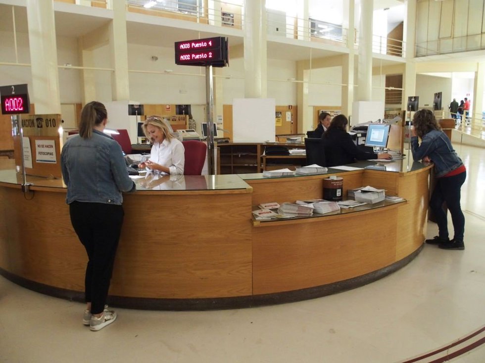 Archivo - Servicio 010 del Ayuntamiento de Logroño