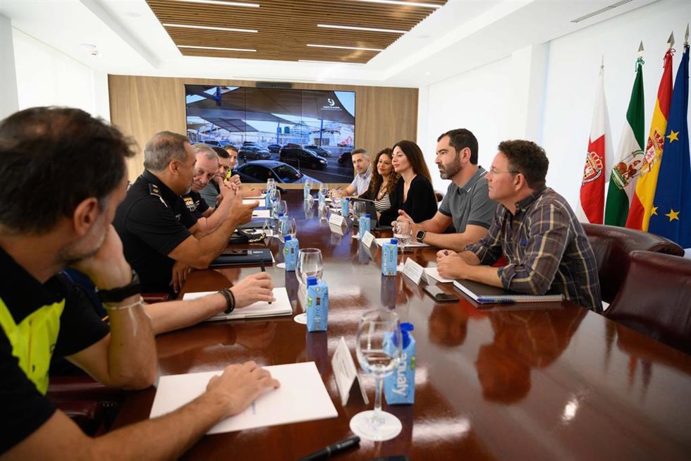 Reunión de coordinación de la OPE 2026 en la Autoridad Portuaria de Almería con las Fuerzas y Cuerpos de Seguridad y Protección Civil.