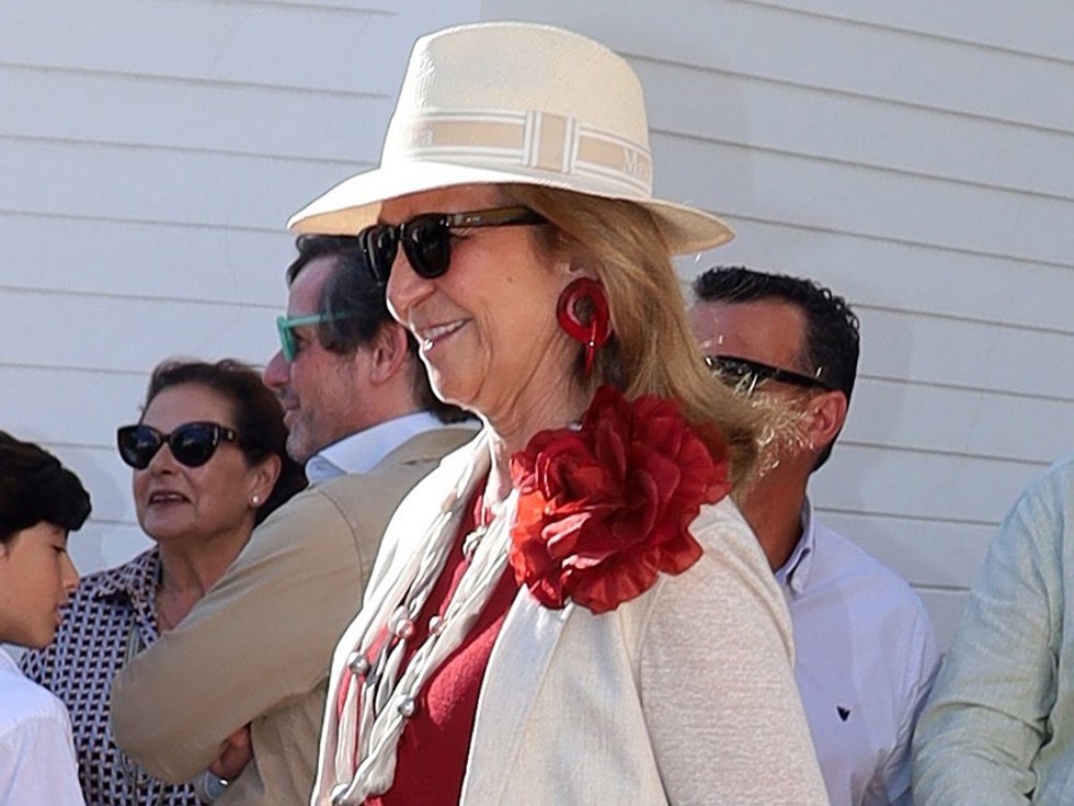 La Infanta Elena llegan a la plaza de la Maestranza este jueves para ver a Morante de la Puebla