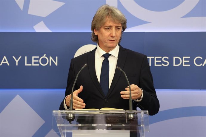 Carlos Martínez atiende a los medios tras la Junta de Portavoces
