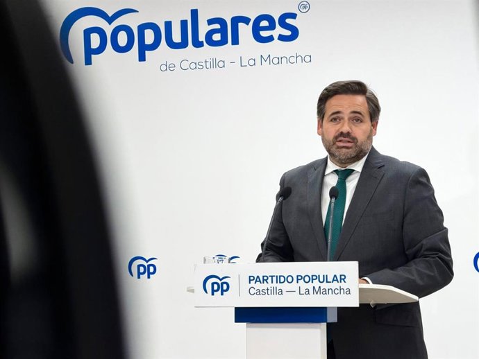 El presidente del Partido Popular de Castilla-La Mancha, Paco Núñez, en rueda de prensa.