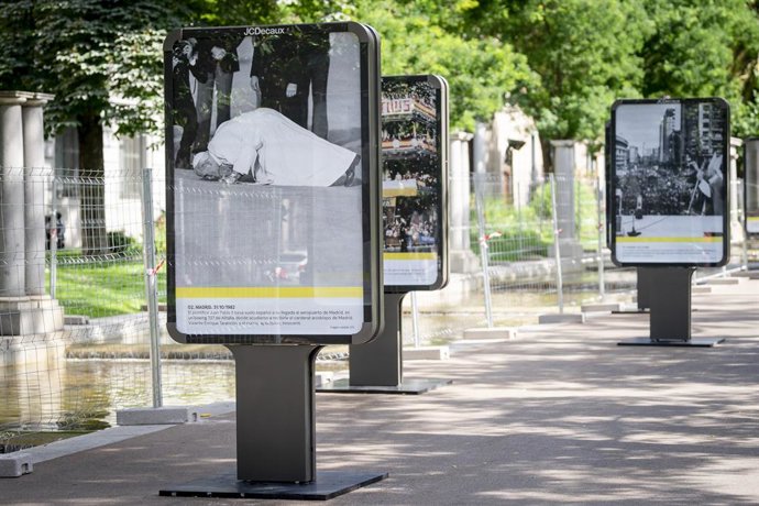 El alcalde de Madrid, José Luis Martínez-Almeida, durante el acto oficial de inauguración de la muestra al aire libre instalada en el paseo de Recoletos, a 25 de mayo de 2026, en Madrid (España). Esta iniciativa cultural e institucional forma parte del pr