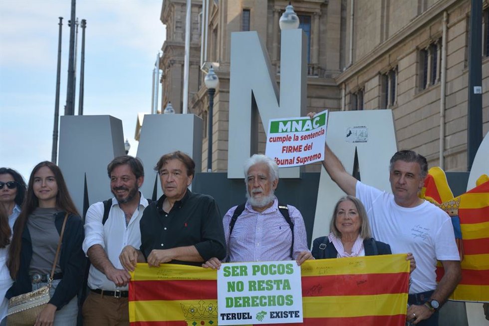 Concentración para reclamar al MNAC la devolución de los bienes de Sijena en la que participó Teruel Existe en septiembre de 2025.