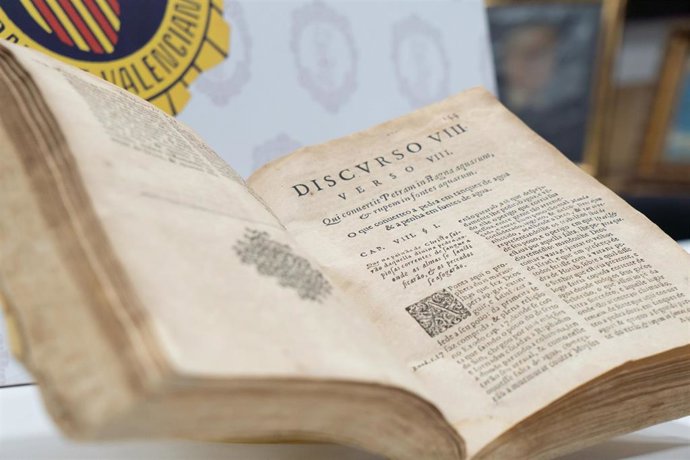 El Grupo de Patrimonio Histórico de la Policía de la Generalitat ha recuperado, gracias a sus labores de cibervigilancia, un ejemplar de la obra 'Iornada dalma', escrita en el siglo XVII por el fraile franciscano João Cardoso