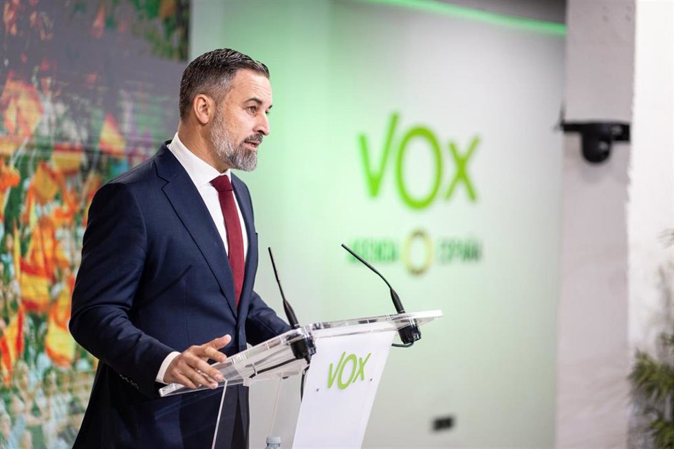 Archivo - El presidente de Vox, Santiago Abascal, valora los resultados de las elecciones extremeñas en una rueda de prensa, en la sede nacional del partido, a 22 de diciembre de 2025, en Madrid (España).