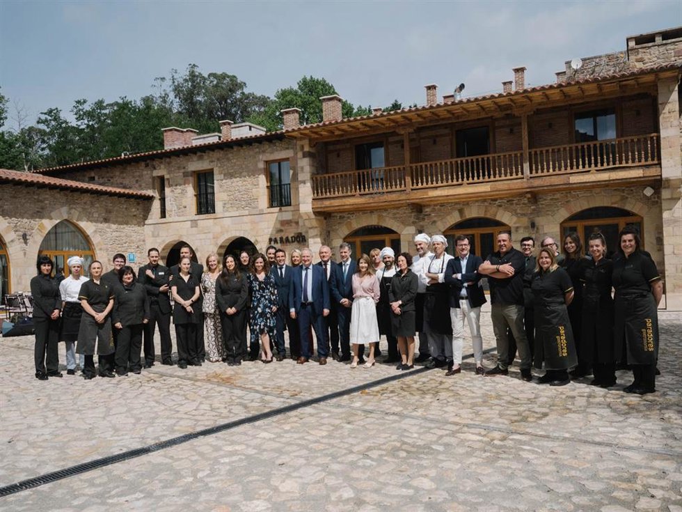 El ministro de Industria y Turismo, Jordi Hereu, asiste a la ceremonia institucional de reapertura del Parador Altamira.