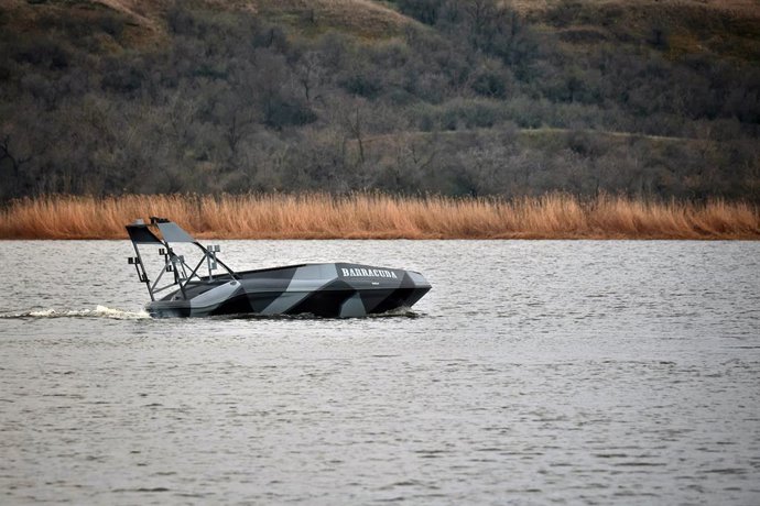 Archivo - March 30, 2026, Ukraine: A Barracuda unmanned surface vessel undergoes testing in southern Ukraine, on March 30, 2026. The multifunctional drone boat was developed by fighters of the Barracuda unit of the 40th Separate Coastal Defense Brigade, p