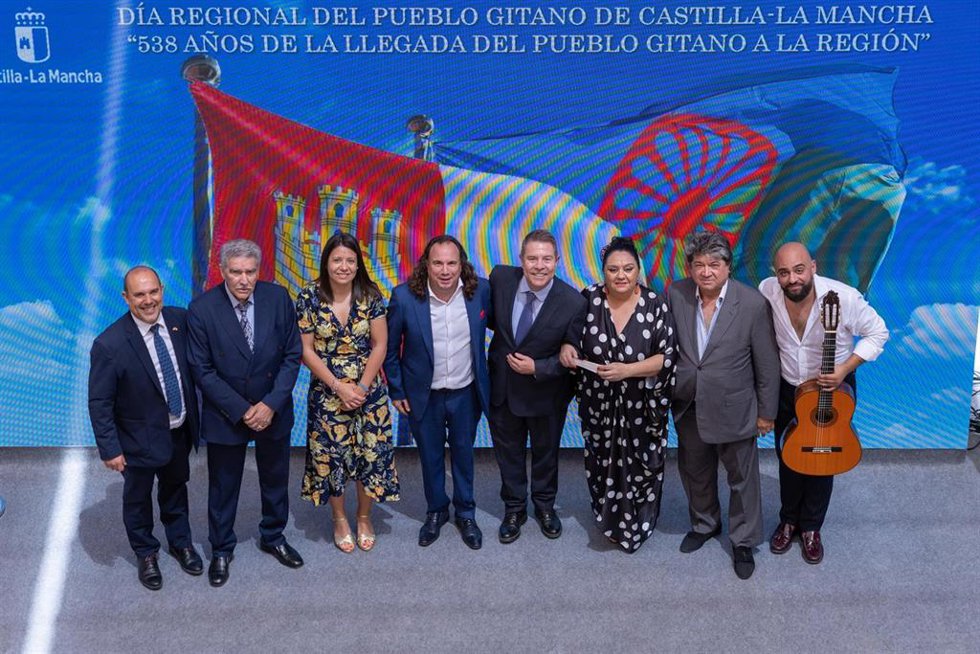 El jefe del Gobierno regional, Emiliano García-Page, preside en Toledo, el acto institucional con motivo de la celebración del Día del Pueblo Gitano de Castilla-La Mancha. En el Palacio de Fuensalida