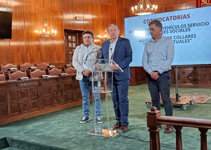 El diputado de Agricultura y Ganadería, José Ángel Ruiz; el presidente de la Diputación, Javier Faúndez; y el diputado de Política Social, Ramiro Silva.
