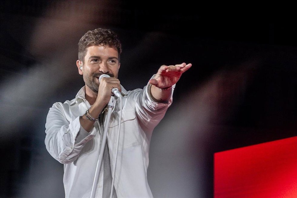 Archivo - Imagen de archivo del cantante Pablo Alborán durante un concierto.
