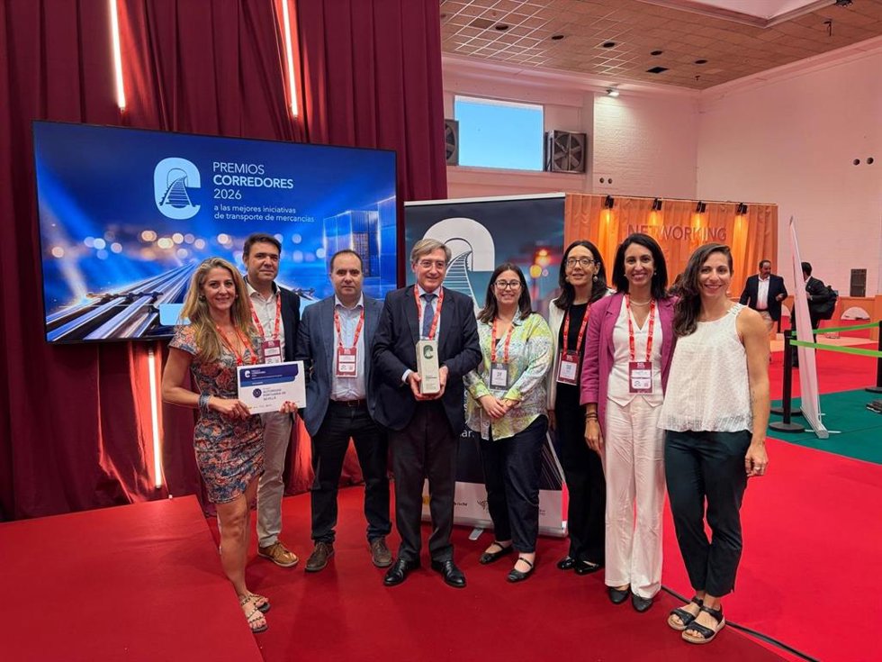 El presidente del Puerto de Sevilla recibe el Premio Corredores 2026 en la categoría de Sostenibilidad