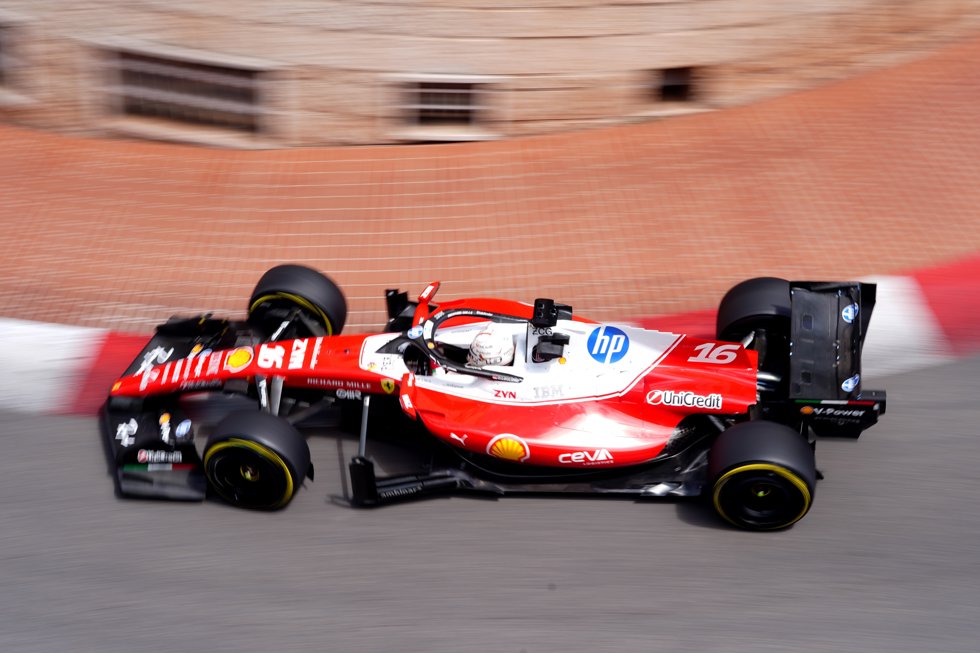 El Ferrari de Charles Leclerc durante los entrenamientos libres del GP de Mónaco.