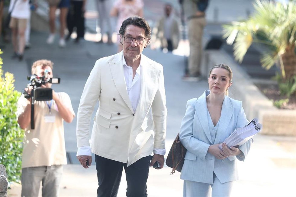 El actor, Luis Lorenzo, a su llegad al juicio por presunto maltrato y estafa a una familiar anciana, en la Audiencia Provincial de Madrid, a 1 de junio de 2026, en Madrid (España).