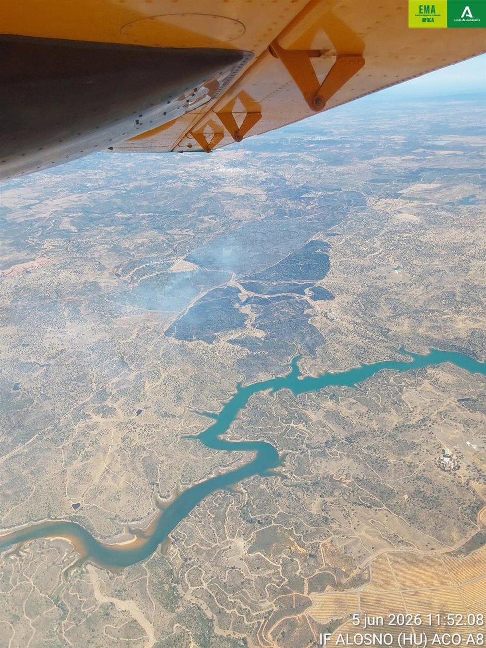 Imagen áerea del incendio de Alosno.