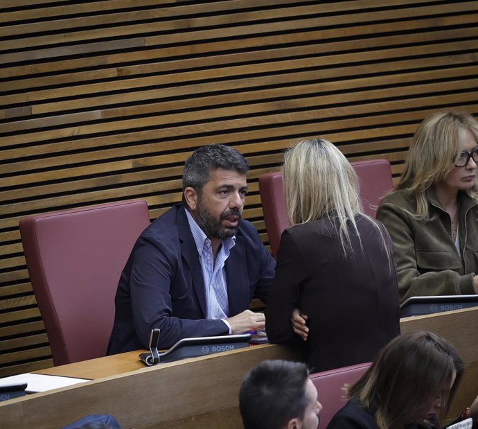 Archivo - Arxiu - L'expresident de la Generalitat, Carlos Mazón, durant un ple de Les Corts