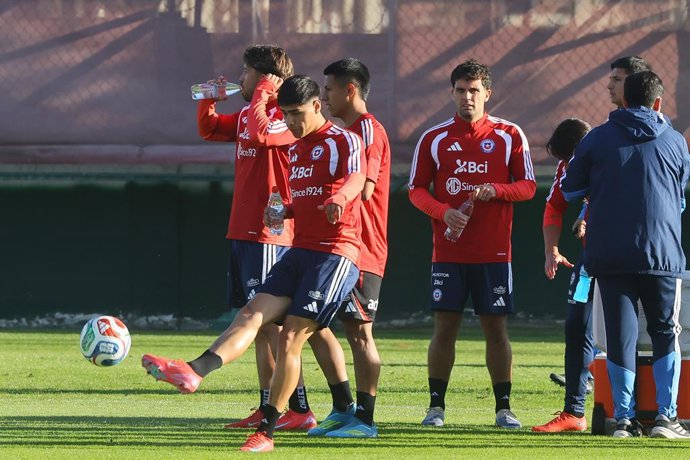 Futbol, Entrenamiento seleccion chilena. Entrenamiento de la seleccion chilena previo a los partidos amistosos contra Portugal y Republica Democratica del Congo. Complejo Deportivo Juan Pinto Duran Santiago, Chile. 25/05/2026 Jonnathan