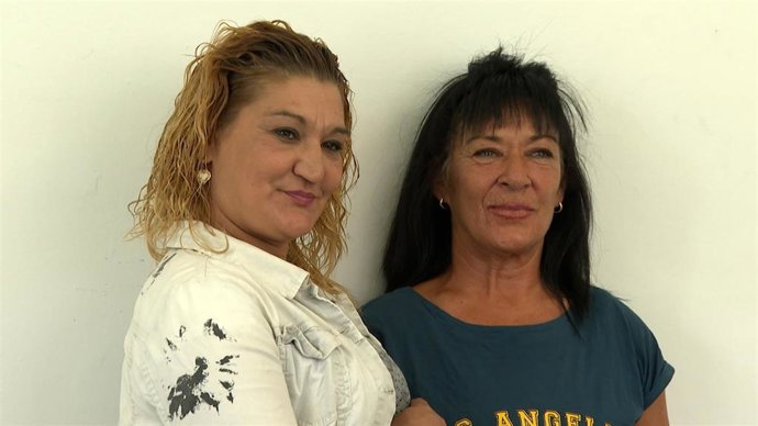 Las internas Elizabet y Montserrat, que acudirán a la visita del Papa León XIV en el Centre Penitenciari Brians 1, en Sant Esteve Sesrovires (Barcelona)