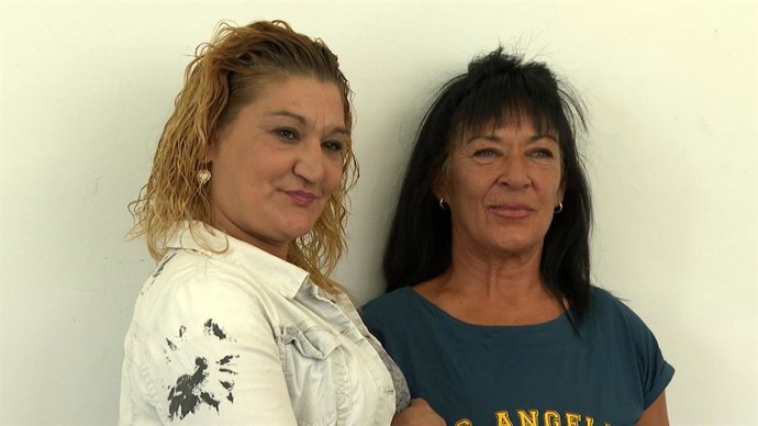 Las internas Elizabet y Montserrat, que acudirán a la visita del Papa León XIV en el Centre Penitenciari Brians 1, en Sant Esteve Sesrovires (Barcelona)
