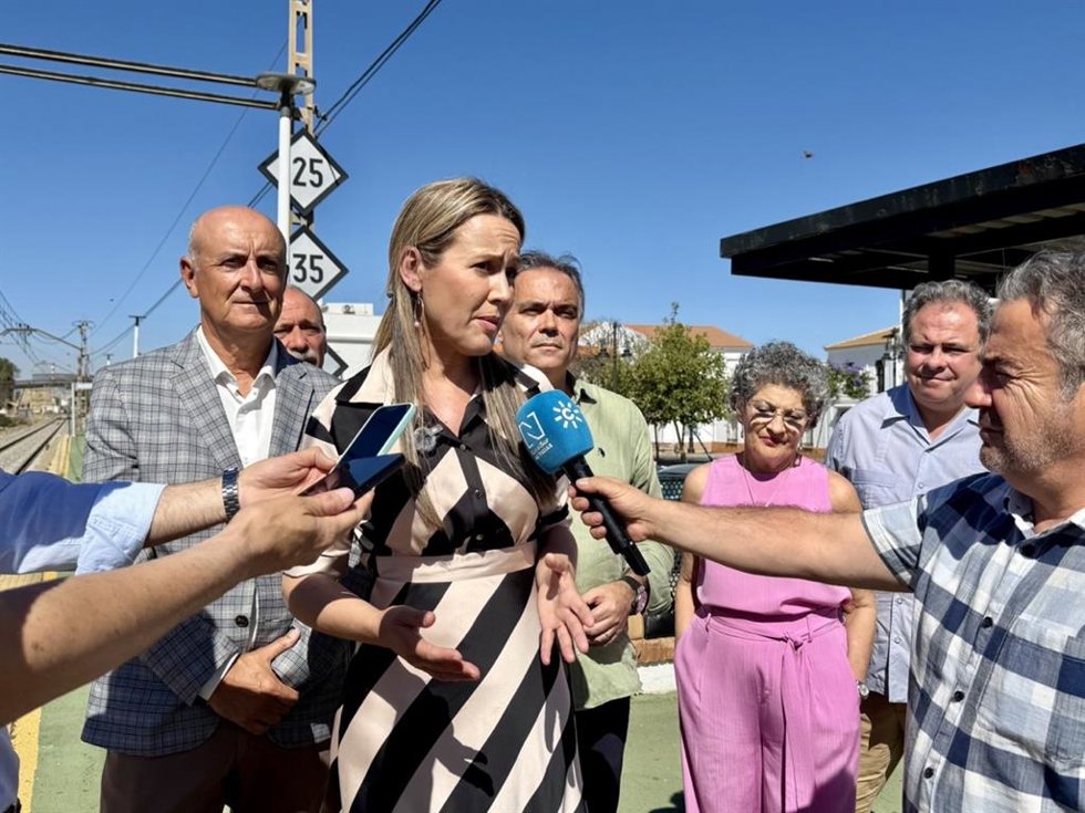 La diputada nacional del Partido Popular por Huelva Bella Verano, en una atención a medios.