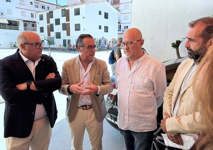 Junta y Vélez se coordinan para evaluar patologías del edificio antiguo del CEIP Custodio Puga.